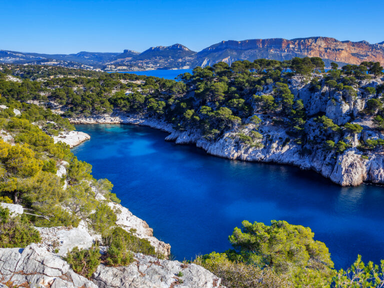 calanques-port-pin-cassis-france-pres-marseille