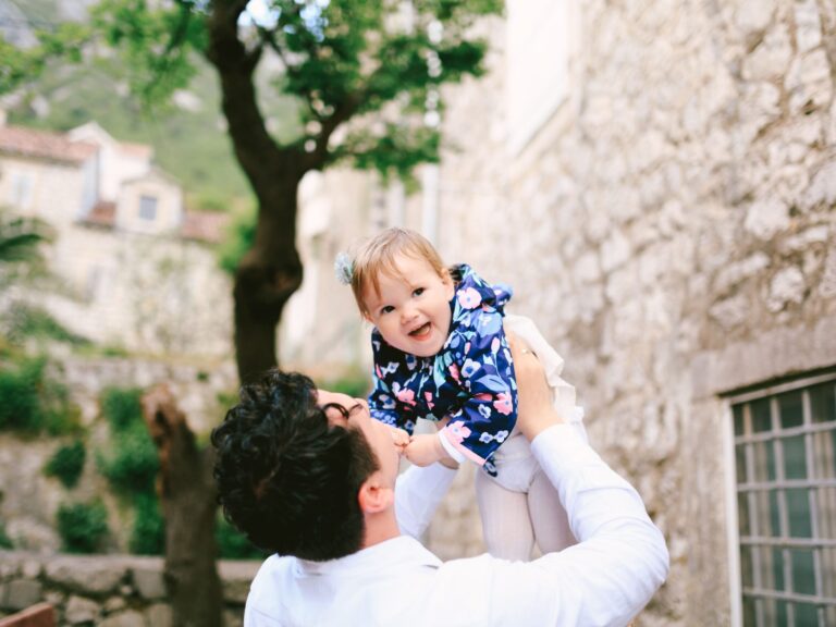 solo-parent-travel-to-france-by-locals